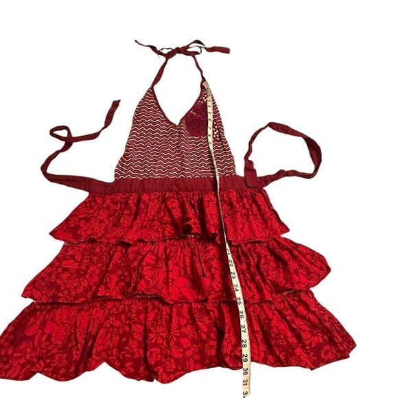 Simply Envogue Red and White Frilled and beaded pinafore kitchen apron - Picture 8 of 10
